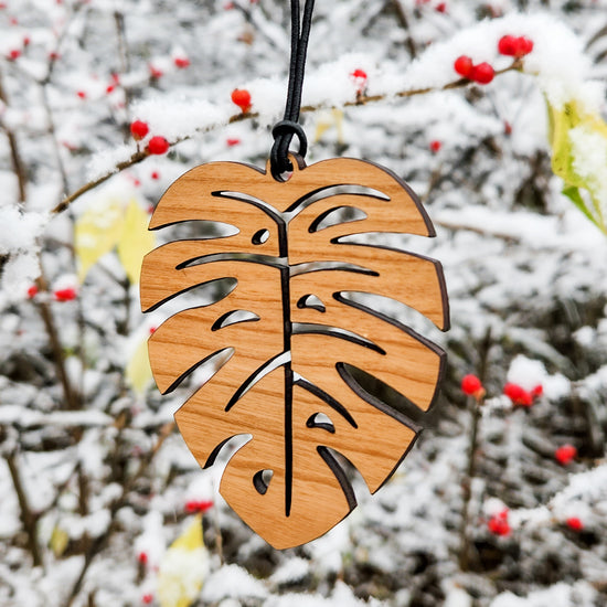 Monstera Leaf Christmas Ornament - Houseplant Gift for Plant Lovers.